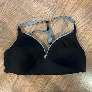 Like new Calvin Klein bras 2 pack (beige and black) size small